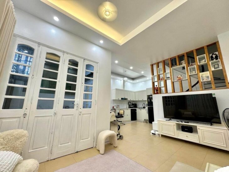 Nhà đẹp Lô góc 42m2 – mặt tiền 5.7m Phú Đô – Bao full nội thất – Giá 8 tỷ có TL