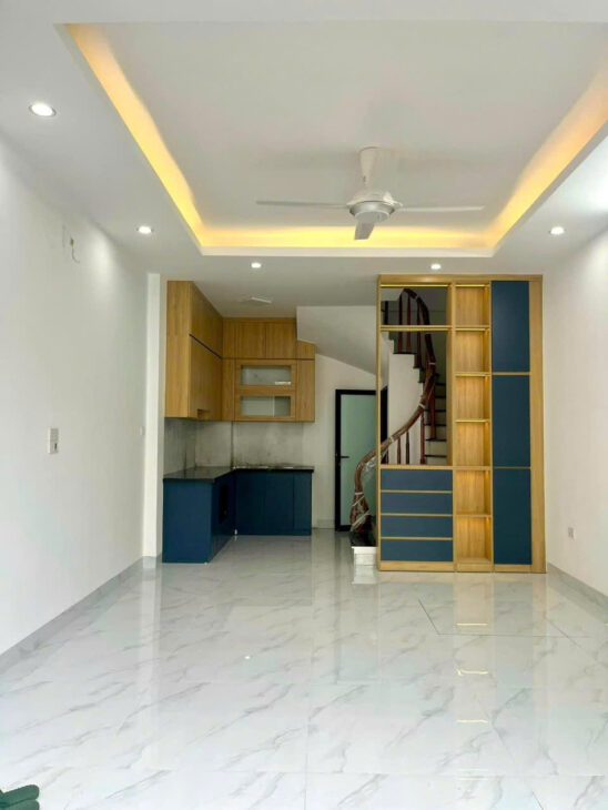 Bán nhà Nguyễn Khánh Toàn, Cầu Giấy ngõ ba gác thông, kinh doanh, nhà mới 35mx5 tầng gần ô tô 8.5