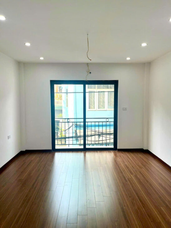 Bán nhà Nguyễn Khánh Toàn, Cầu Giấy ngõ ba gác thông, kinh doanh, nhà mới 35mx5 tầng gần ô tô 8.5