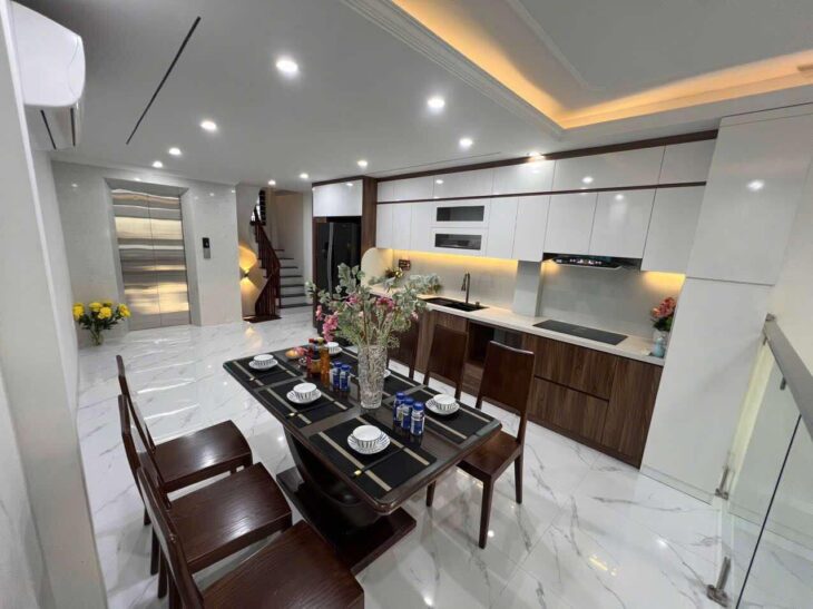Bán nhà Ngọc Thuỵ 52m 6 tầng thang máy, ô tô hơn 9 tỷ