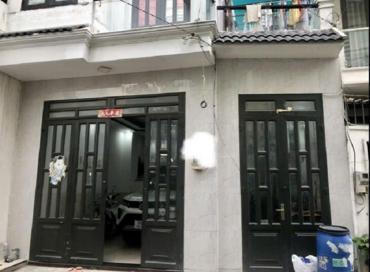 BÁN NHÀ ĐẸP NGUYỄN ẢNH THỦ XE HƠI NGỦ TRONG NHÀ