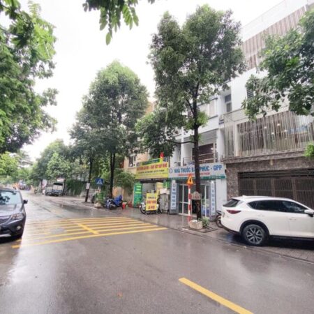 7 tầng thang máy kinh doanh tại Văn La Văn Phú