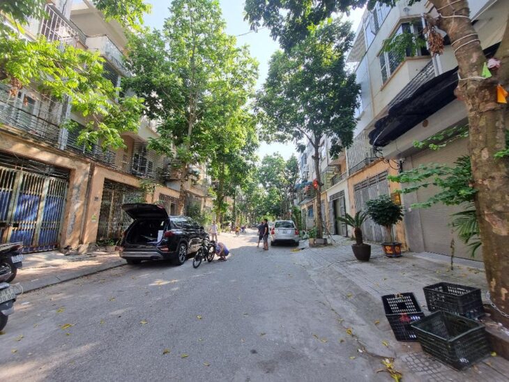 PHÂN LÔ 2 MẶT ĐƯỜNG – 3 Ô TÔ TRÁNH – VỈA HÈ -KDT VĂN PHÚ