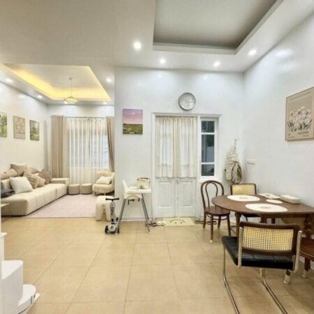 Nhà đẹp Lô góc 42m2 – mặt tiền 5.7m Phú Đô – Bao full nội thất – Giá 8 tỷ có TL