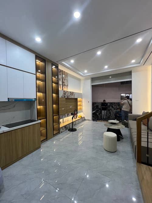 Căn nhà tại khu vực gần phố Lê Trọng Tấn, tiện lợi với ngõ rộng, cách đường ô tô tránh chỉ 10m, kết