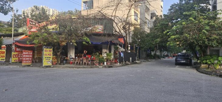 PHÂN LÔ – VỈA HÈ – Ô TÔ TRÁNH – GẦN BẾN XE YÊN NGHĨA