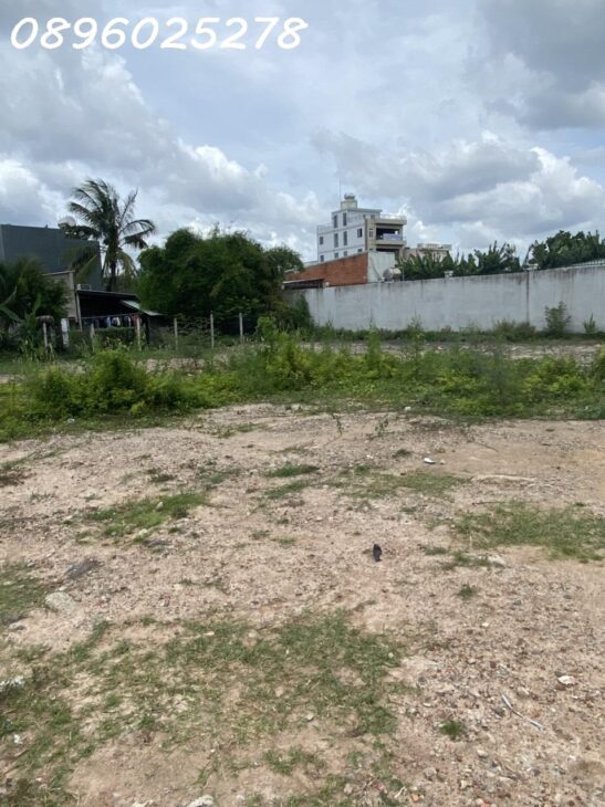 Đất đẹp 896m², 2 MT Xuân Thới Thượng 28, Hóc Môn, gần 2 chợ, giá tốt 23.5 tỷ, pháp lý đầy đủ.