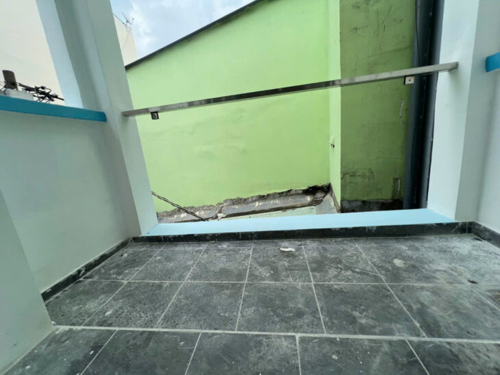 SÁT MẶT TIỀN HOÀNG DIỆU -VĨNH KHÁNH Q4 ĐÚC 3 TẤM CÓ 2 TỶ