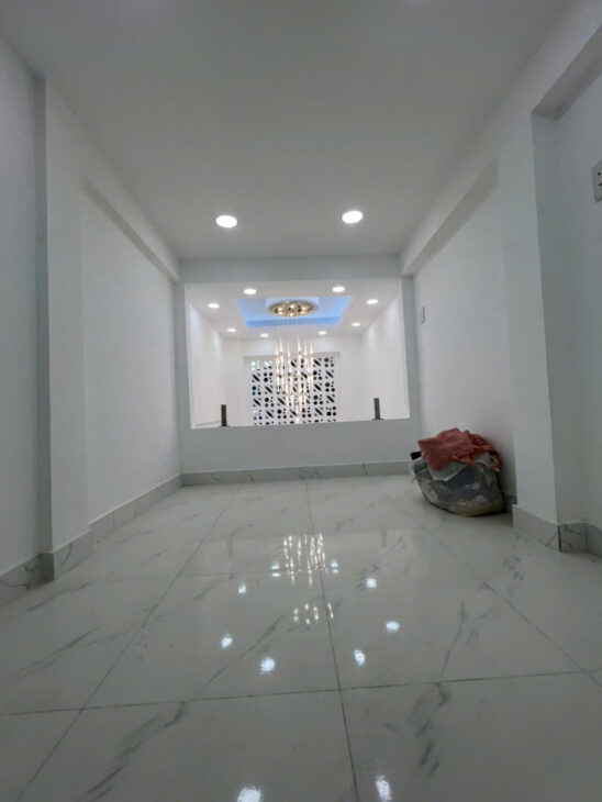 SÁT MẶT TIỀN HOÀNG DIỆU -VĨNH KHÁNH Q4 ĐÚC 3 TẤM CÓ 2 TỶ