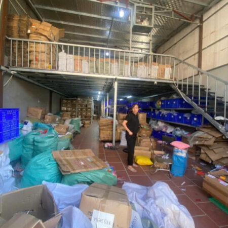 Cho thuê kho 300m xe 10 tấn đỗ cửa, có điện 3fa ở Thanh Trì, cách nước ngầm chỉ 5km