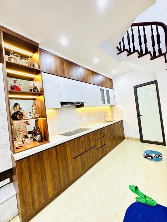 bán nhà cầu giấy, nhà đẹp mới long lanh, 45m2, 5 tầng, mt 4m, tặng full nội thất 500tr, xách vali ở