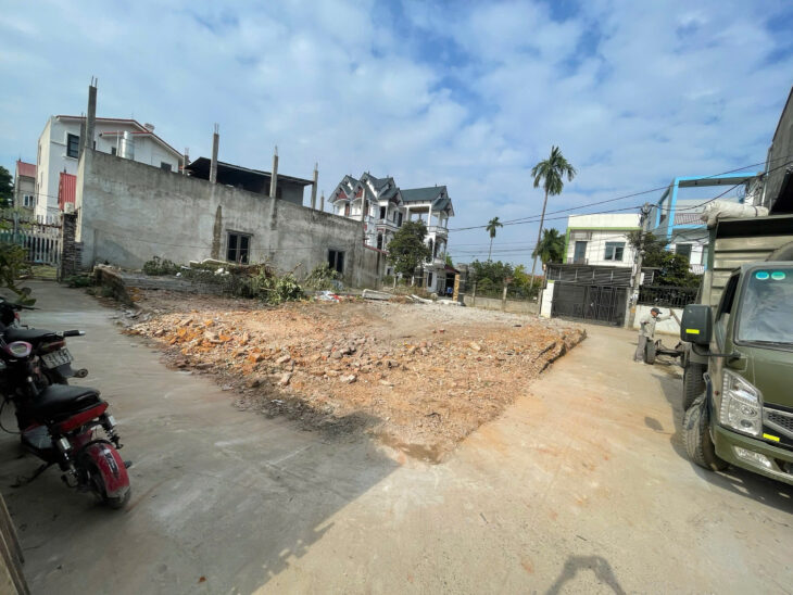 xã tốt động 61,9m mặt đường kinh doanh view sông thoáng đuòng thông rộng 5m