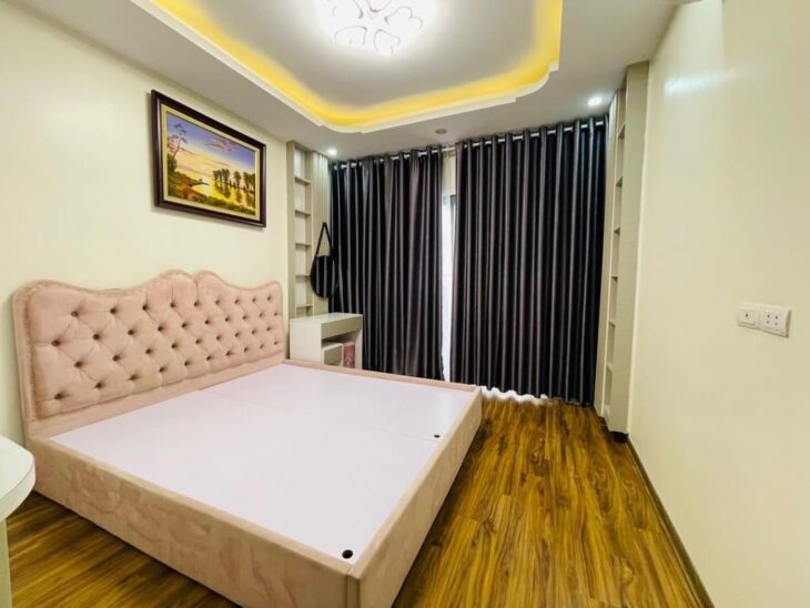 Bán nhà pháo đài láng, 50m2, 5 tầng, mặt tiền 5,2m giá 21tỷ