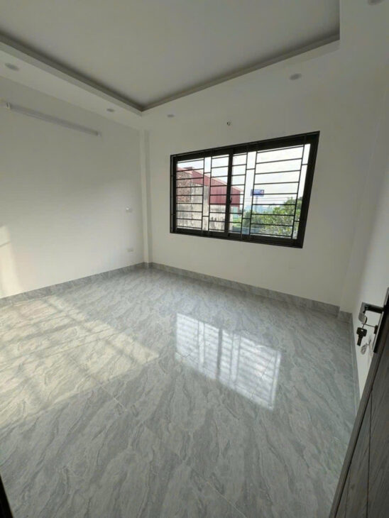 Bán nhà Nghi Tàm- Tây Hồ- Lô Góc 41m gần phố, vừa ở vừa KD, ba gác đỗ cửa 7.85 tỷ.