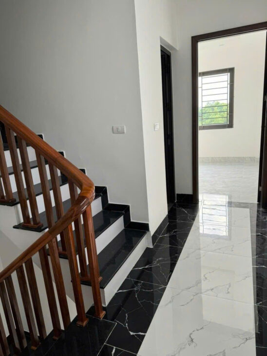 Bán nhà Nghi Tàm- Tây Hồ- Lô Góc 41m gần phố, vừa ở vừa KD, ba gác đỗ cửa 7.85 tỷ.