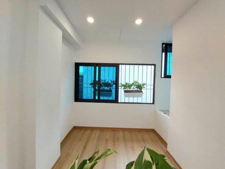 Cần bán nhà Nghi Tàm giá 7.7 tỷ có gia lộc. Diện tích 39m2, lô góc, gần Ô Tô.