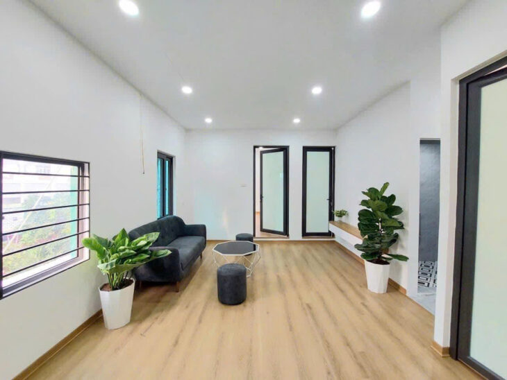 Cần bán nhà Nghi Tàm giá 7.7 tỷ có gia lộc. Diện tích 39m2, lô góc, gần Ô Tô.