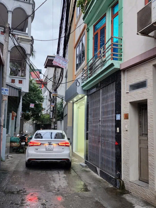 NHÀ ĐẸP- Ô TÔ ĐỖ CỬA PHỐ BÁT KHỐI- LONG BIÊN, 31M2, 4 TẦNG,MT 3.5M, 5.2 TỶ.