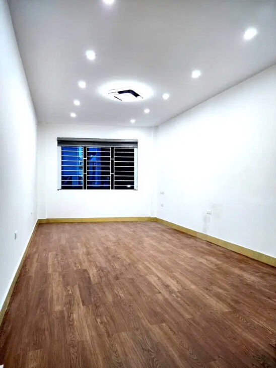 NHÀ ĐẸP- Ô TÔ ĐỖ CỬA PHỐ BÁT KHỐI- LONG BIÊN, 31M2, 4 TẦNG,MT 3.5M, 5.2 TỶ.