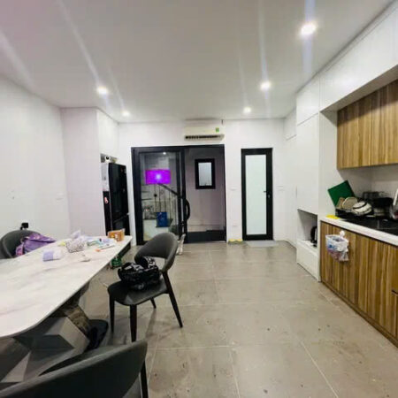 NHÀ ĐẸP PHỐ NGÔ GIA KHẢM- LONG BIÊN,VIEW HỒ,35M2,5 TẦNG,MT 5M, 11 TỶ.