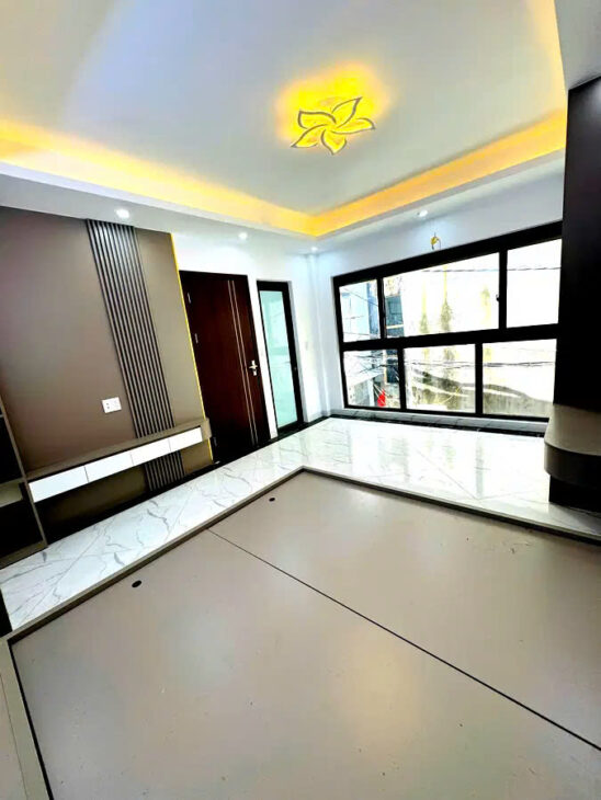 NHÀ MỚI – ĐẸP – 6 TẦNG- THANG MÁY, 37M2, MT 5M, 6,95 TỶ.LỆ MẬT- LONG BIÊN.