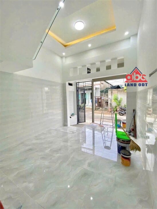 NP992 nhà thiết kế 1 trệt 1 lầu, mặt đường kinh doanh thuận lợi. khu đông dân cư