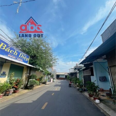 NP995 nhà phố ngang 8m, vị trí thuận lợi kinh doanh showroom đồ gỗ nội thất