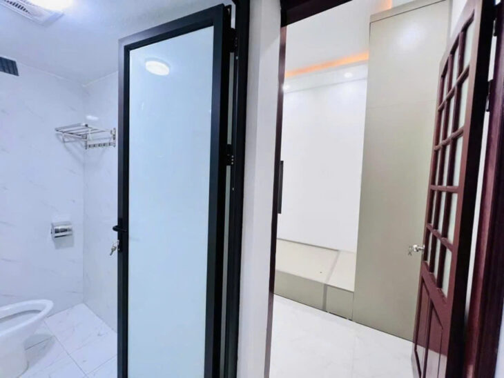 BÁN NHÀ LẠC LONG QUÂN – 32M2 – 7,85 TỶ – TRUNG TÂM – NGÕ THÔNG – CỐT NHÀ DÂN XÂY – AN SINH CỰC