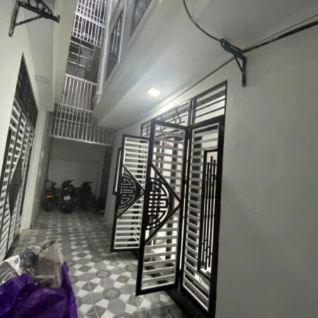 Nhà đẹp giá tốt mặt tiền 5m rộng rãi 5 tầng xây mới cách đường quốc lộ 15m đi vào Ngay mặt phố