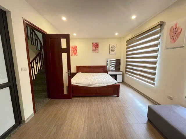 NHÀ MỚI PHỐ BÁT KHỐI- LONG BIÊN, 44M2, 5 TẦNG, MT 4M, 6.5 TỶ.