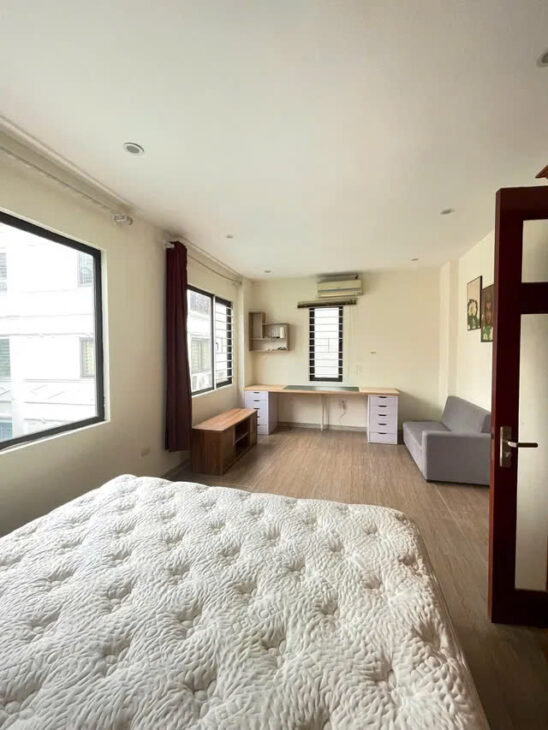 NHÀ MỚI PHỐ BÁT KHỐI- LONG BIÊN, 44M2, 5 TẦNG, MT 4M, 6.5 TỶ.