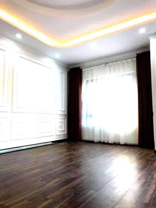 NHÀ ĐẸP BÁT KHỐI- LONG BIÊN, 38M2,4 TẦNG, MT 4M, 5.8 TỶ.FULL NỘI THẤT – Ô TÔ ĐỖ CỬA.