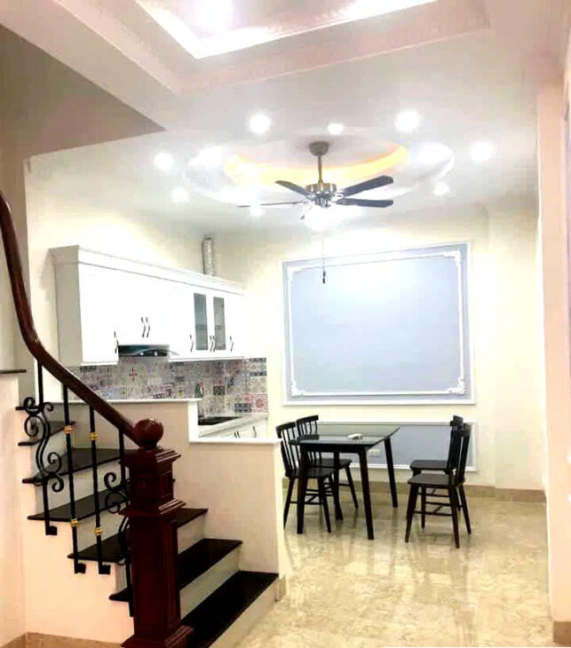 NHÀ ĐẸP BÁT KHỐI- LONG BIÊN, 38M2,4 TẦNG, MT 4M, 5.8 TỶ.FULL NỘI THẤT – Ô TÔ ĐỖ CỬA.