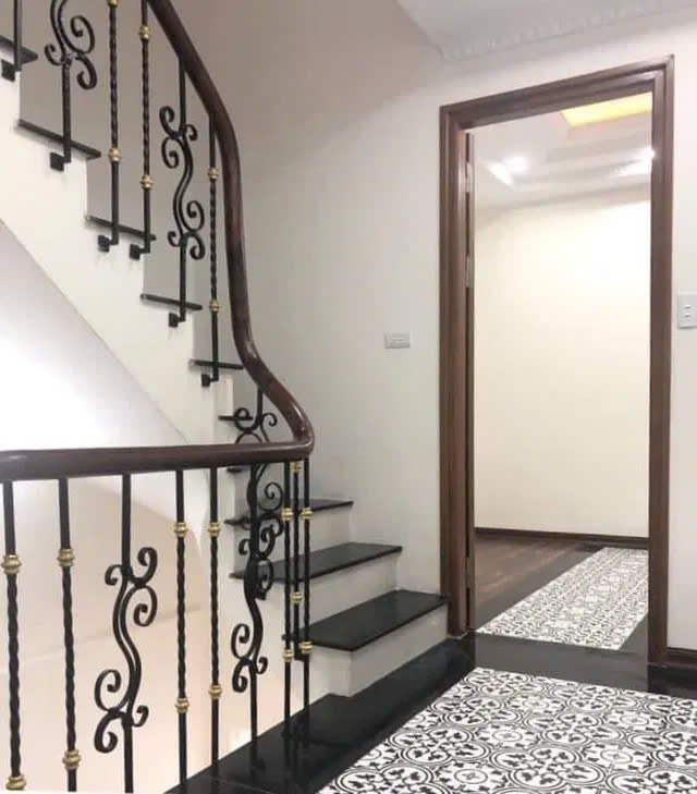 NHÀ ĐẸP BÁT KHỐI- LONG BIÊN, 38M2,4 TẦNG, MT 4M, 5.8 TỶ.FULL NỘI THẤT – Ô TÔ ĐỖ CỬA.