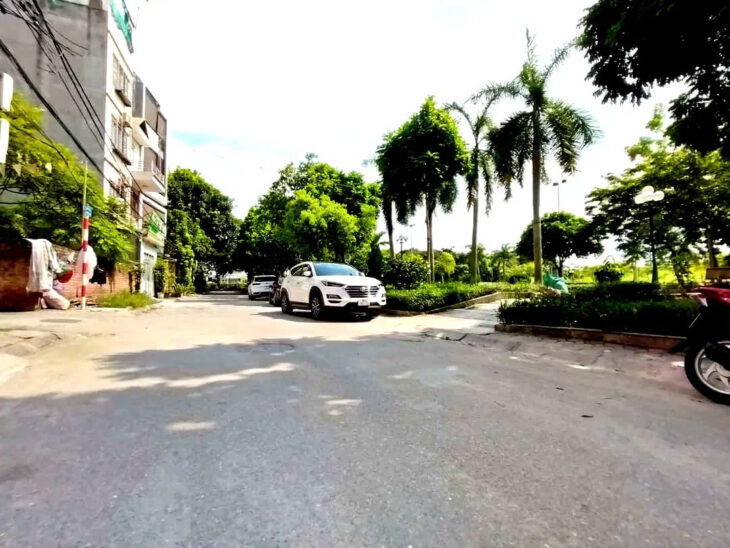 NHÀ MỚI PHỐ BÁT KHỐI- LONG BIÊN, 44M2, 5 TẦNG, MT 4M, 6.5 TỶ.