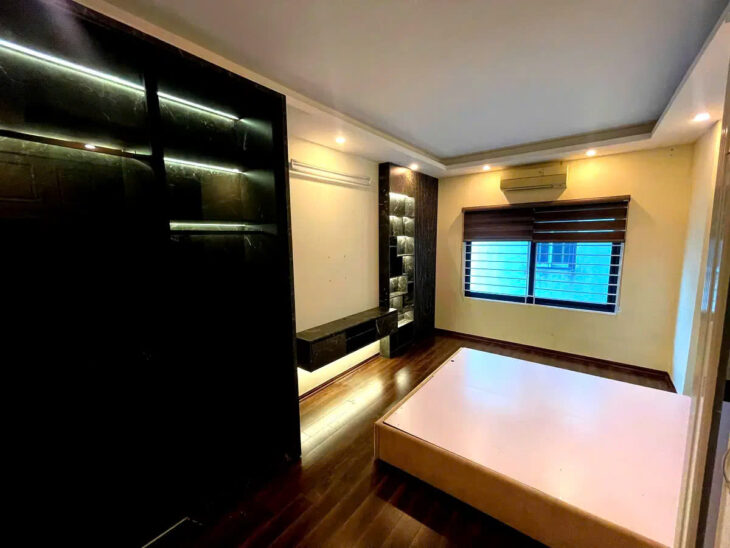 NHÀ MỚI PHỐ PHÚC LỢI- LONG BIÊN, 40 M2,5 TẦNG, MT 4.2M,5.7 TỶ.