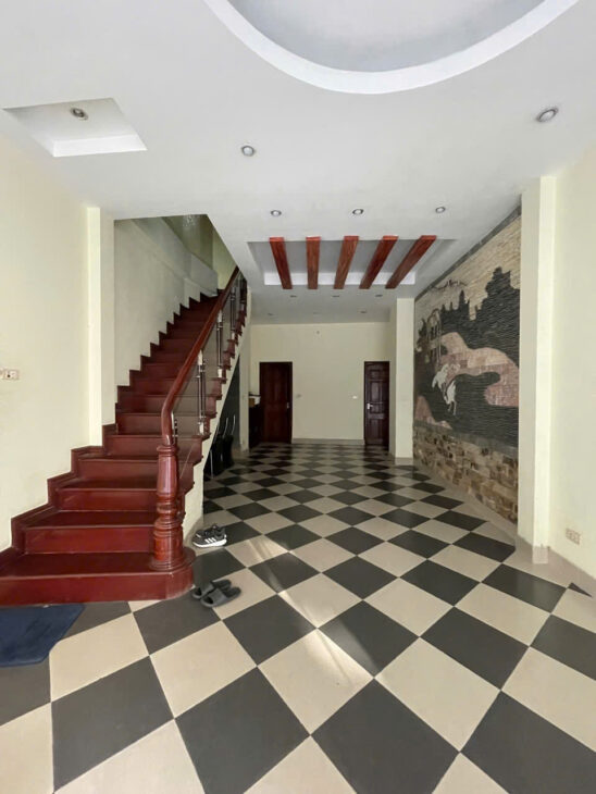 Bán nhà HOÀNG HOA THÁM 50m2 x 5 tầng chỉ nhỉnh 10 T. Ô tô tránh , ngõ thông, kinh doanh đỉnh .trung