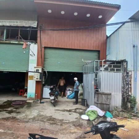 Gia đình kẹt tiền trả ngân hàng cần bán cái kho hẻm 8m thông 815/10/5 hương lộ 2 p bình trị đông a