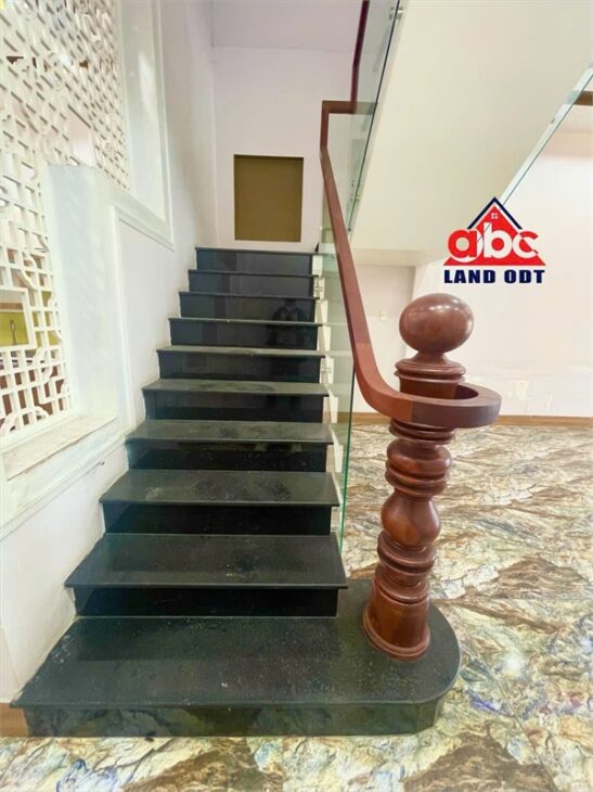 NP973 bán nhà mặt tiền kinh doanh. kết cấu 1 lầu. pháp lý sổ hồng riêng. giao liền