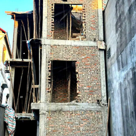 NHÀ MỚI KÍNH KOONG PHỐ THẠCH BÀN- LONG BIÊN 35/50M2, 5 TẦNG, MT 4M,5.05 TỶ.
