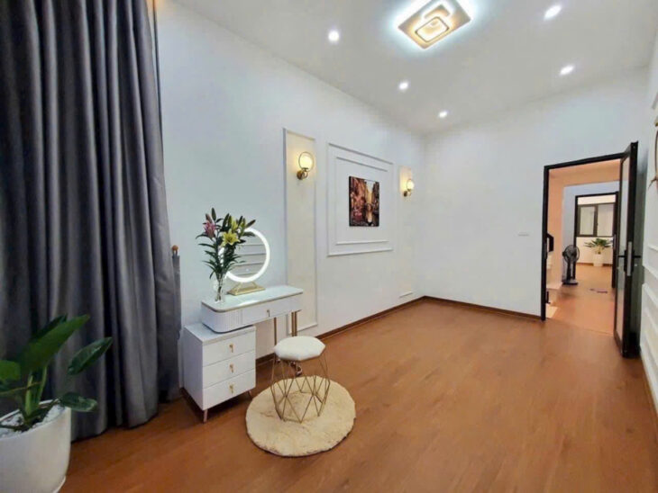 NHÀ ĐẸP NGUYỄN TRÃI – THOÁNG SÁNG RỰC RỠ – ÔTÔ VÀO NHÀ – VÀI BƯỚC RA ÔTÔ TRÁNH