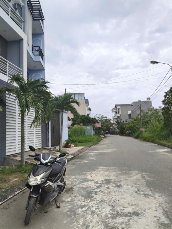 Cần bán Lô đất sạch đẹp, mặt nhựa 8m Bưng Ông Thoàn, Phú Hữu, Quận 9, sổ riêng 53m2, giá rẻ nhất