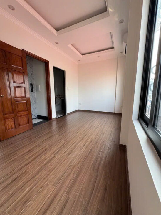 Nhà mới phố Ngọc Lâm 33m2 5 tầng- thang máy, mặt tiền 5.6m, 7.8 tỷ Long Biên.