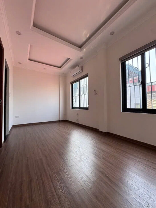 Nhà mới phố Ngọc Lâm 33m2 5 tầng- thang máy, mặt tiền 5.6m, 7.8 tỷ Long Biên.