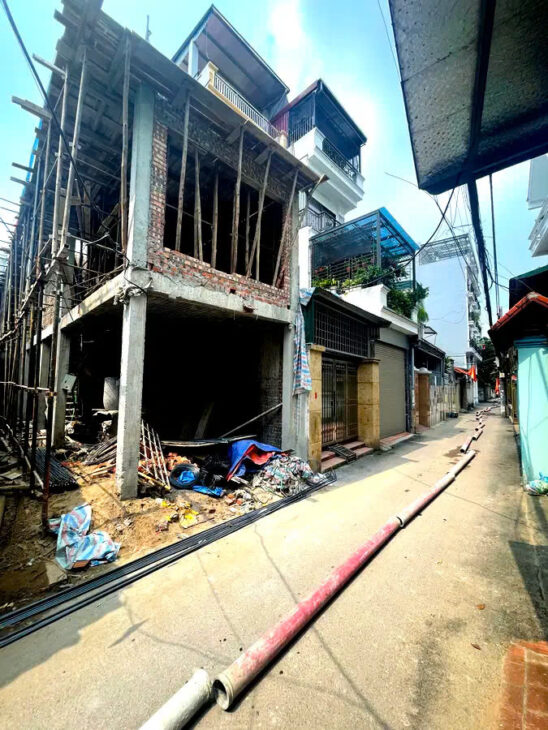 BÁT KHỐI – LONG BIÊN Ô TÔ ĐỖ CỬA, 30M2 X 5 TẦNG, MT 6M, 5.7 TỶ.