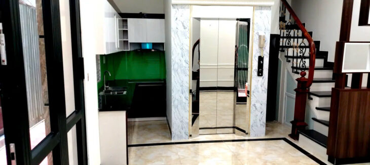 BÁN NHÀ PHỐ NGỌC LÂM- LONG BIÊN 33M2 X 5 TẦNG, MẶT TIỀN 5.6M,7.9 TỶ.