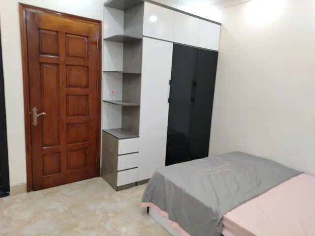 BÁN NHÀ PHỐ NGỌC LÂM- LONG BIÊN 33M2 X 5 TẦNG, MẶT TIỀN 5.6M,7.9 TỶ.