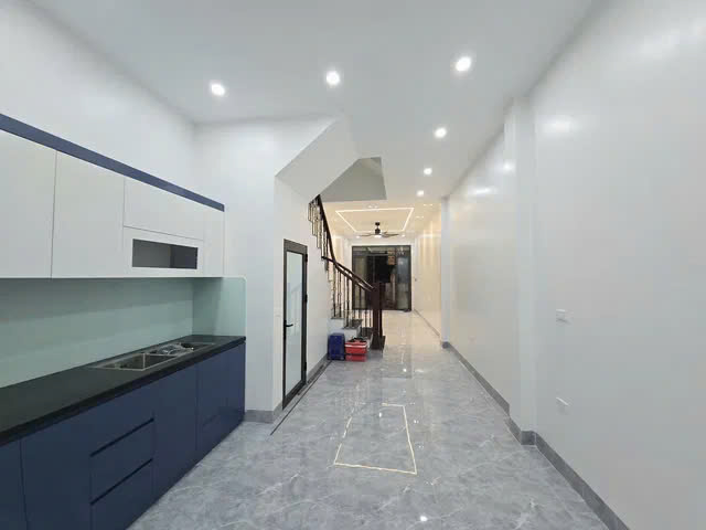 Nhà mới đẹp phố Ngọc Trì – Long Biên 47m2,4 tầng, mt 3.5m, 7.6 tỷ.Ô tô vào nhà.
