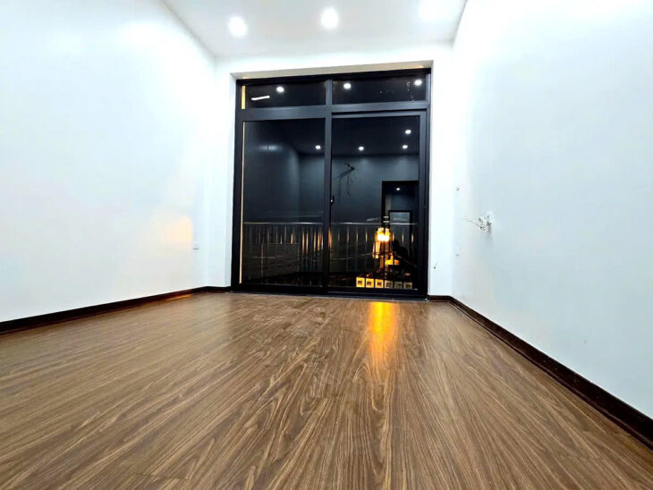 Nhà mới đẹp phố Ngọc Trì – Long Biên 47m2,4 tầng, mt 3.5m, 7.6 tỷ.Ô tô vào nhà.