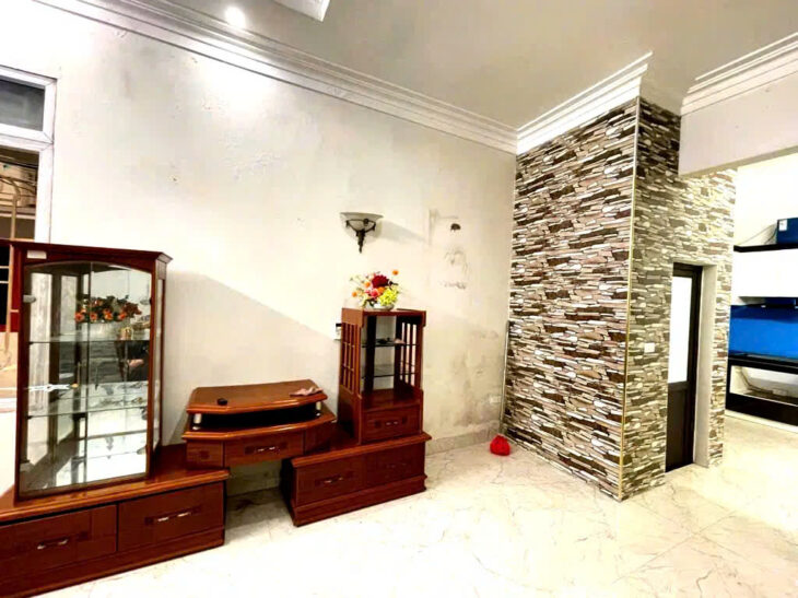 Nhà phố Nguyễn Văn Linh- Long Biên 50m2, 4 Tầng, mặt tiền 5 M, 7.2 tỷ.